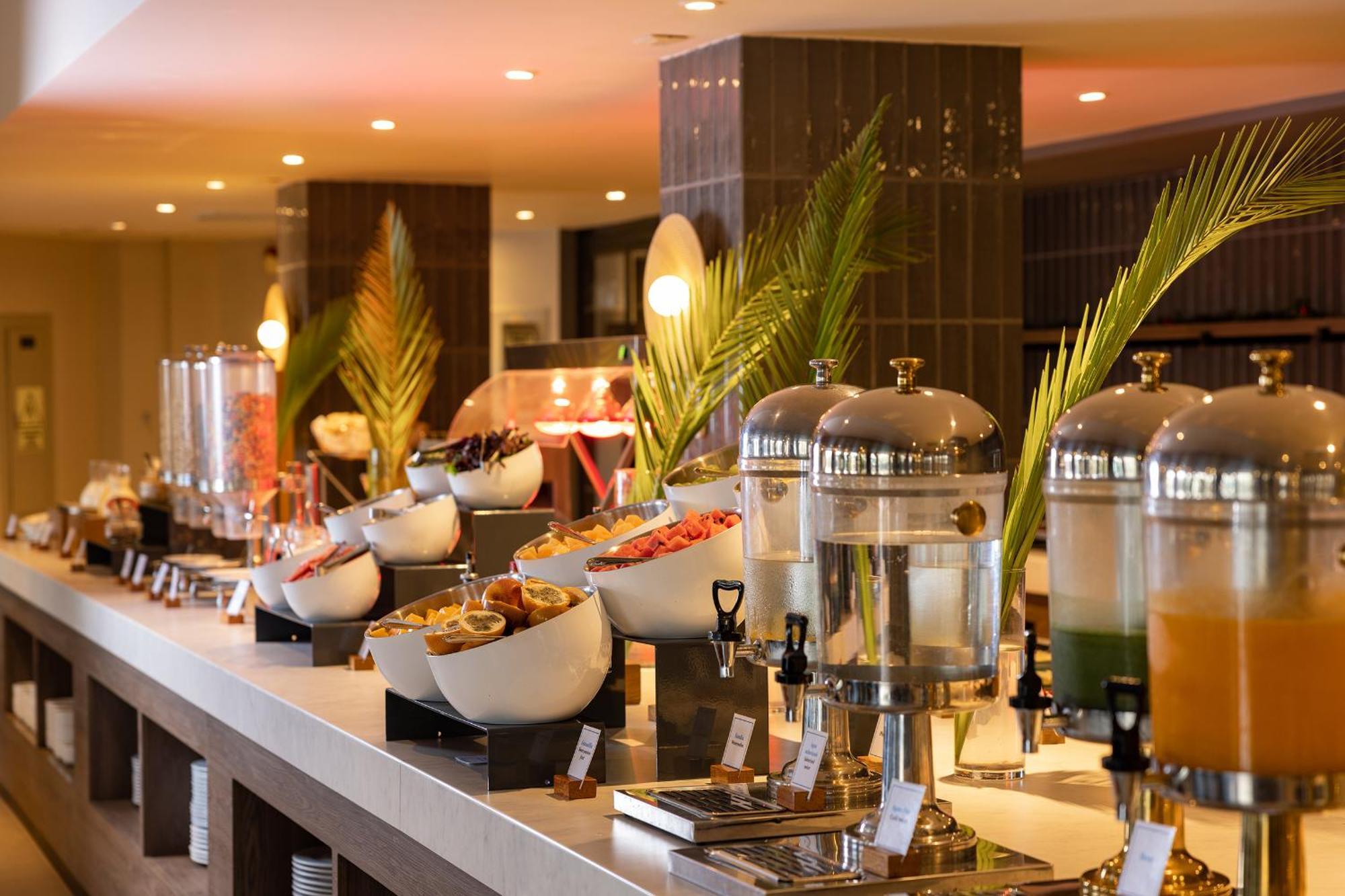Aranwa Paracas Resort&Spa Exterior foto A buffet at a hotel
