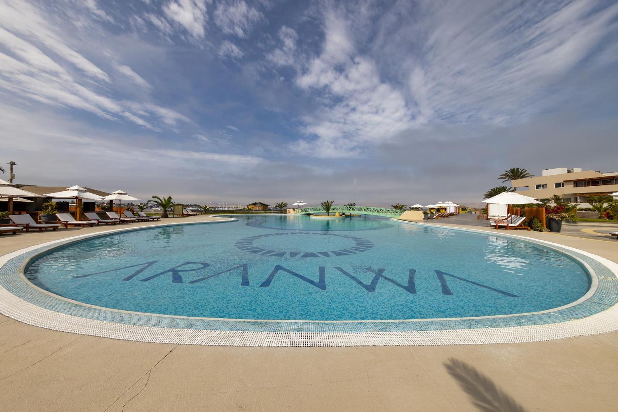 Aranwa Paracas Resort&Spa Exterior foto The swimming pool at the resort